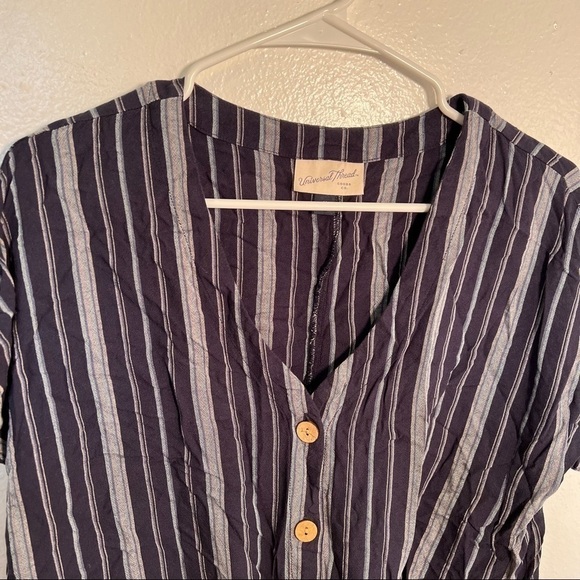 Universal Thread Button Down Tie Front Top Blue Stripes - Picture 3 of 8